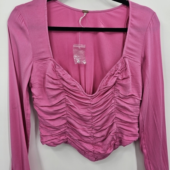 Free People Pink Ruched Long Sleeve Cropped Top | Retro Feminine Vibes | Size XS - Picture 3 of 5